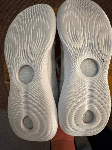 Men's Size M 10.5 (W 11.5) Under Armour Shoes (Used)