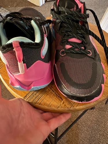Men's Size M 9.5 (W 10.5) Shoes (Used)