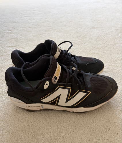 Black Men's Size M 10.0 (W 11.0) Adult New Balance 3000v7 Low Top Metal (Used)