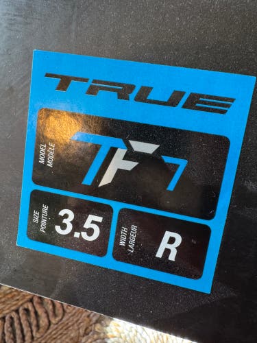 2021 True TF7 Hockey Skates Regular Width Size 3.5 (New)