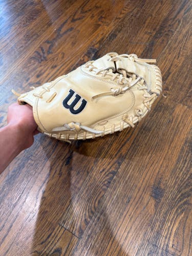 Wilson A2000 RH Catcher's Baseball Glove 33.5" (New)