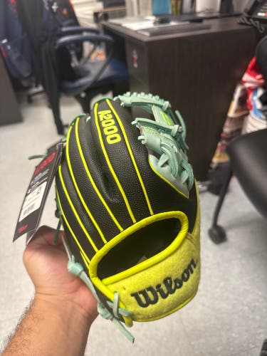 Wilson A2000 RH Infield Baseball Glove 11.5" (New)