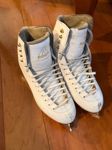 Jackson Ultima Figure Skates B Adult 6 (Used)