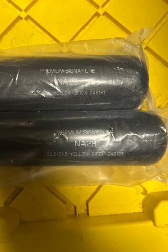 2 Bats (B45) (-3) 31.5 oz 33.5 (New)  Model NA28 Premium Signature Yellow Birc