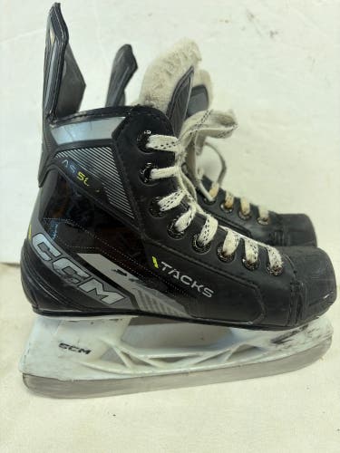 Black CCM Tacks AS580 Hockey Skates Regular Width Size 1 (Used)
