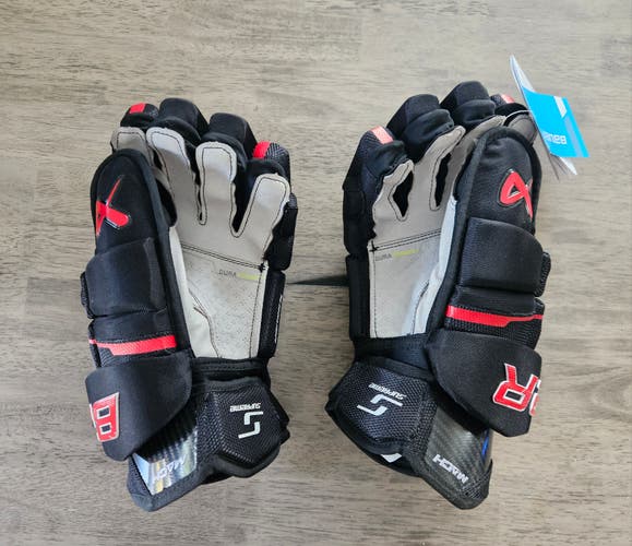 Bauer S23 Supreme Mach Gloves 13's