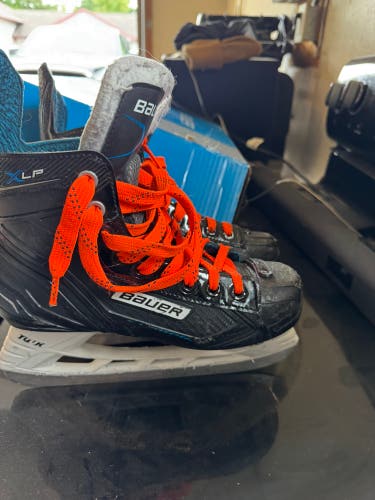 Bauer XLP Hockey Skates Size 5 (Used)