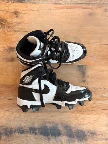 Black and White Kid's 3.5Y (Big Kids / Youth) Youth Nike Air Jordan High Top Cleats (Barely Used)