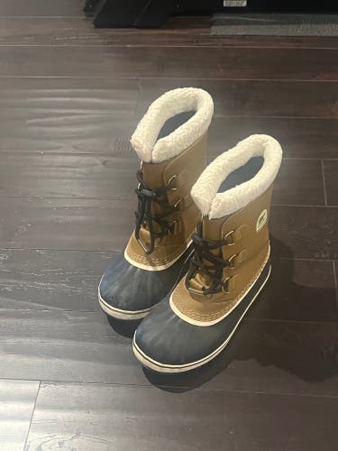 Men's Size M 7.0 (W 8.0) Adult Boots (Used)