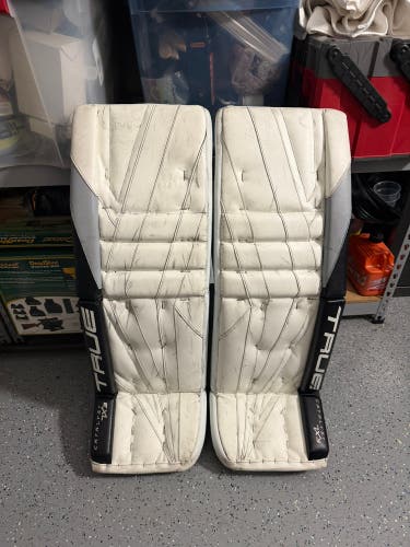 34" True Catalyst 7X3 Goalie Leg Pads (Used)