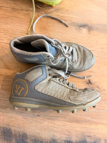 Gray Kids 2.5Y (Big Kids / Youth) Youth Warrior Mid Top Molded Cleats (Used)