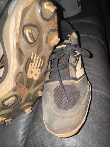 Black Men's Size M 9.0 (W 10.0) Adult New Balance Metal Cleats (Used)