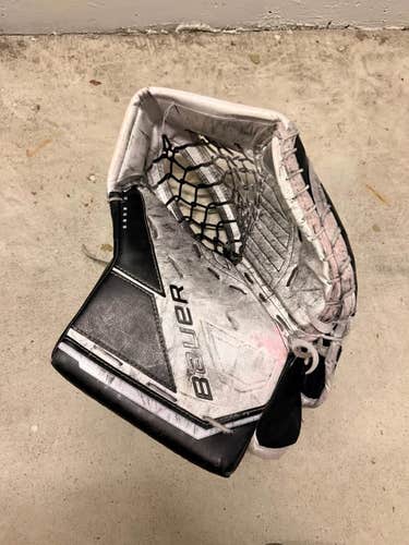 Bauer M5 Pro Goalie Glove (Senior)