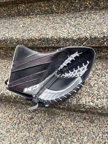 CCM Extreme Flex 5.5 Goalie Glove (Senior)