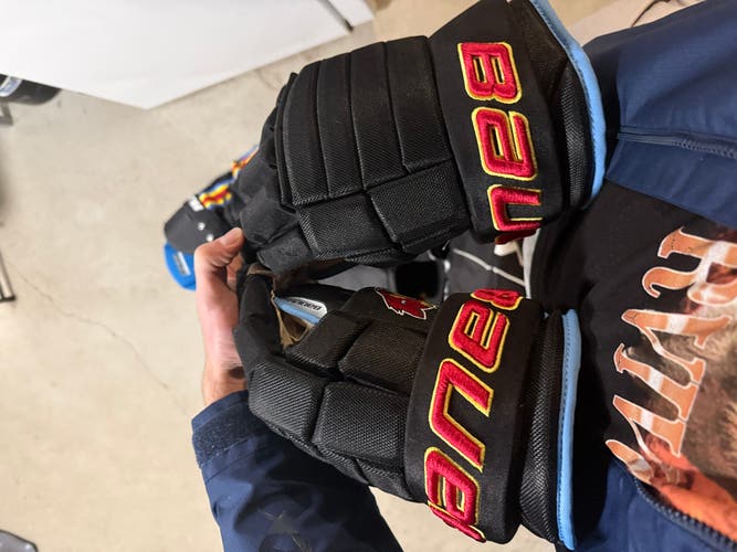 NEW MEXICO ICE WOLVES Bauer Gloves 15" (New)