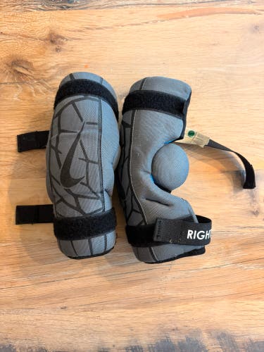 Small Youth Nike Vapor Arm Pads (Used)