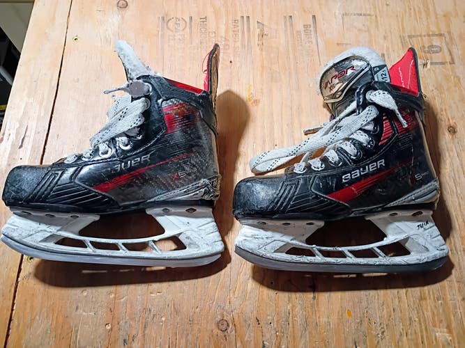 2023 Bauer Vapor 5x Pro Hockey Skates Regular Width 12.5 (Used)