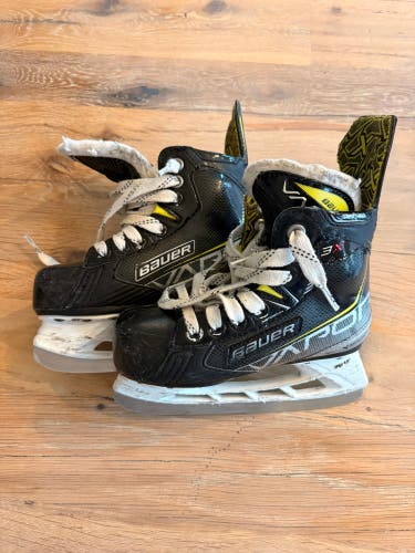 Bauer Vapor 3X Hockey Skates Black Regular Width Youth 12 (Used)