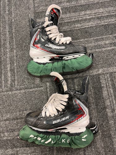 Bauer Vapor Fly40 Hockey Skates Regular Width Size 4.5 (Used)
