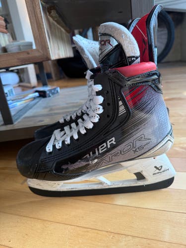 Black 2025 Bauer Vapor X5 Pro Hockey Skates 7.5 (Used)