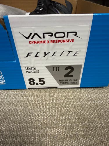 Black/White 2025 Bauer Vapor Flylite Hockey Skates Regular Width 8.5 (New)