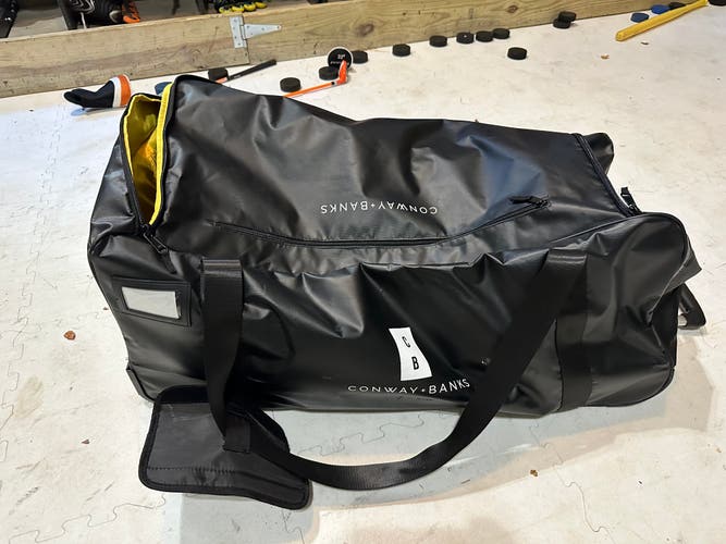 Conway Conway + Banks Wheeled Hockey Bag – Puck Black (Like New, Used 1 Month)