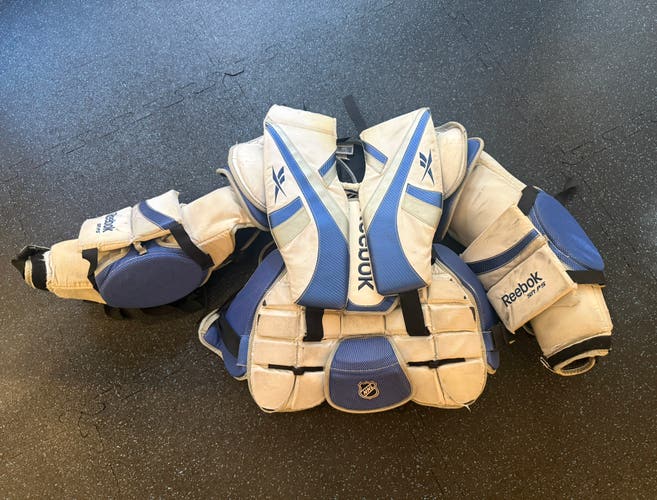 Medium 2009 Reebok AB Pro Goalie Chest Protector (Used)
