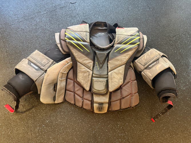 Large Bauer Hyperlite Goalie Chest Protector (Used)