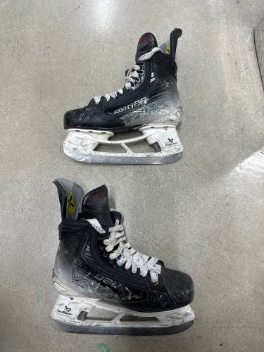 2023 Bauer Vapor Hyperlite 2 Hockey Skates Size 4.5 (Used)