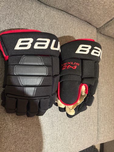 Chicago BlackHawks Kane Specs Bauer Nexus 2N Gloves 14" Pro Stock