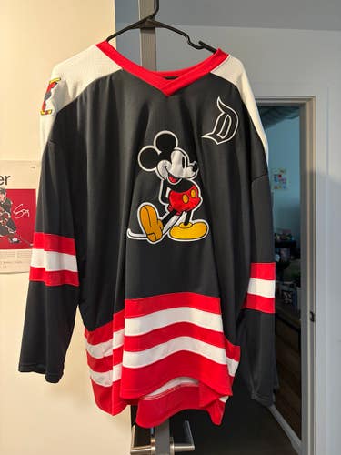 Men's Disneyland Mickey Mouse Hockey Jersey (Used)