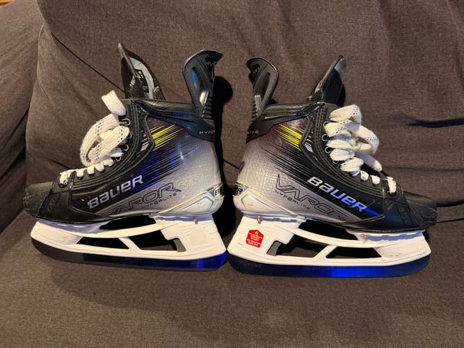 2023 Bauer Vapor Hyperlite 2 Hockey Skates Size 5.5 (Used)