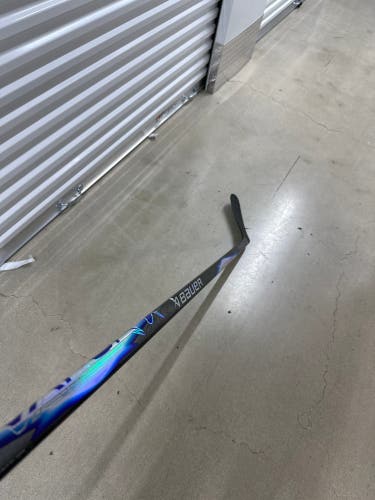 Cracked blade Intermediate Bauer Vapor Flylite Left Hand Hockey Stick P92 65 Flex (Used)
