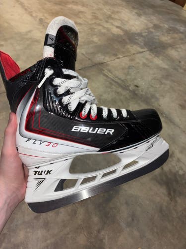 2025 Bauer Vapor Fly30 Hockey Skates Regular Width 7 (Used)