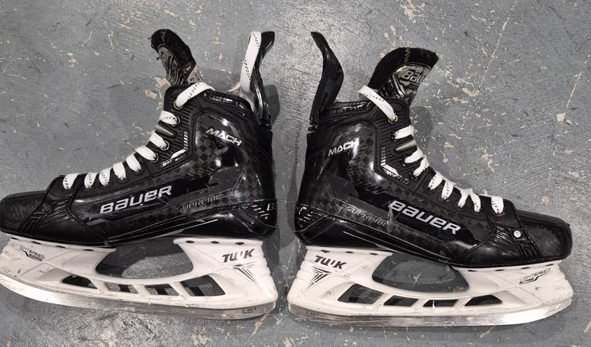 Black Bauer Supreme Mach Hockey Skates Narrow Width 7.5 (Used)