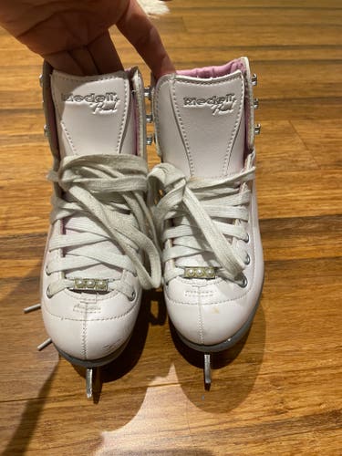 Riedell Pearl Figure Skates B Junior 12 (Used)