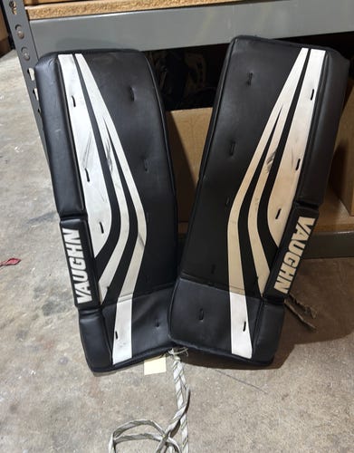 22" Youth Vaughn Ventus Goalie Leg Pads (Used)