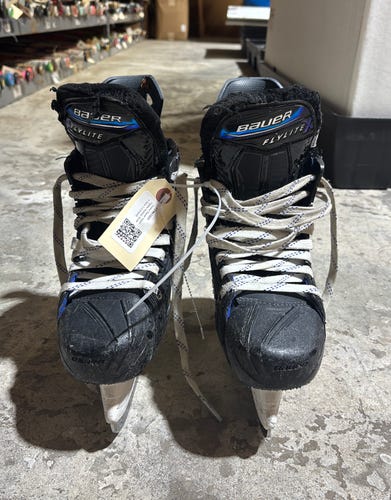 Junior Bauer Vapor Flylite Hockey Skates Size 3.5 (Used)