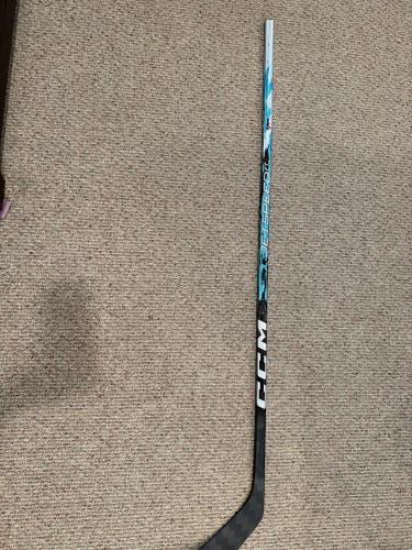 Senior CCM JetSpeed FT9 Pro Right Handed Hockey Stick P28 75 Flex (New)