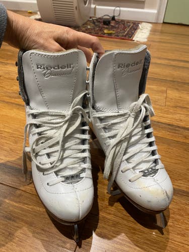 Riedell Figure Skates B Junior 3 (Used)