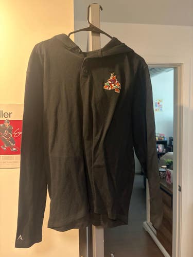 Men's Arizona Coyotes Waffle Knit Henley Hoodie (Used) - Antigua, Size: XL
