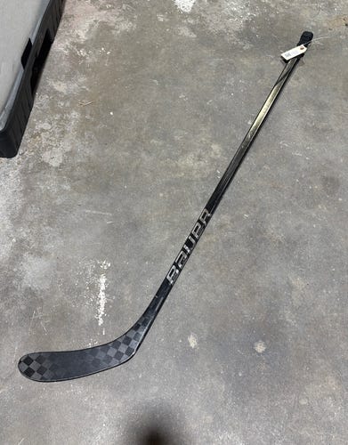 Intermediate Bauer Vapor Hyperlite 2 Hockey Stick Right Handed 55 Flex Pro Stock