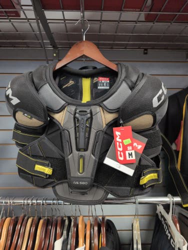 Men's Medium Senior CCM AS580 Shoulder Pads (New)