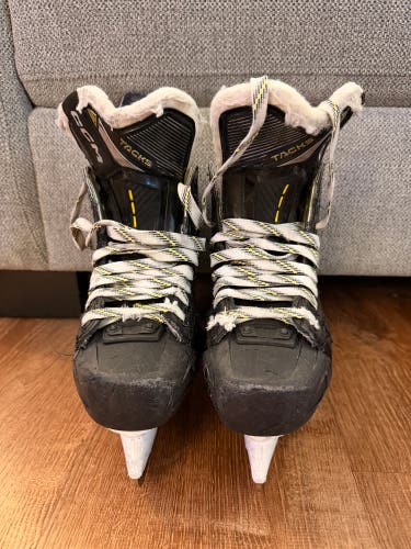 Black 2022 CCM Tacks AS-590 Hockey Skates Regular Width Size 4 (Used)
