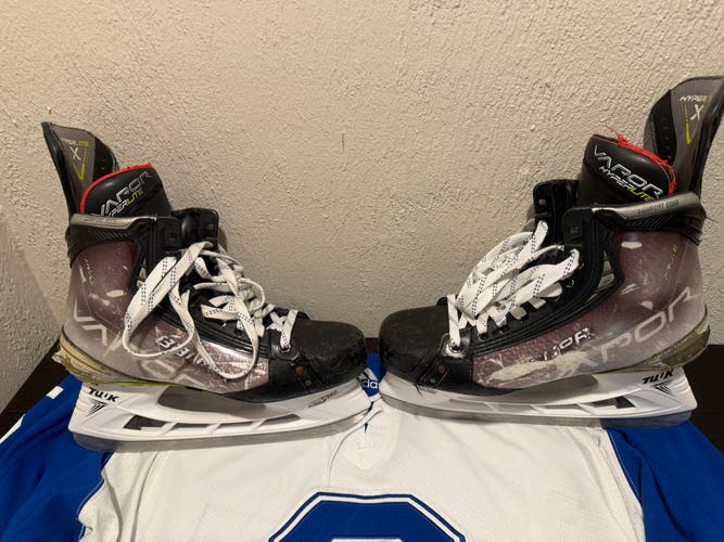 2021 Bauer Vapor Hyperlite Hockey Skates 9.5 (Used)