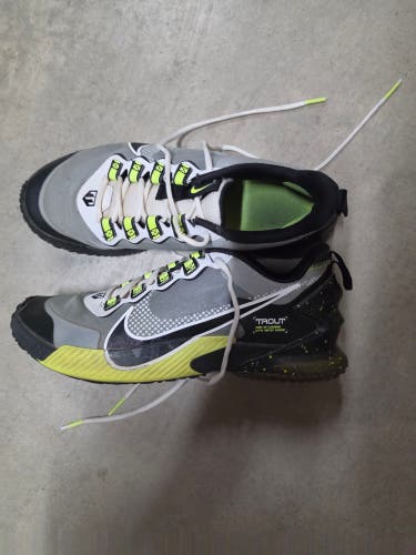 Men's Size M 9.0 (W 10.0) Nike Low Top (Used)