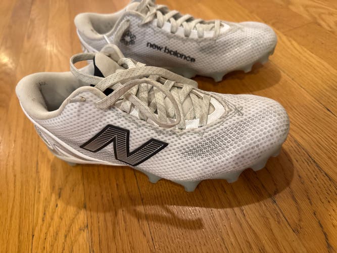 White Size M 7.0 (W 8.0) Adult New Balance FreezeLX v5 Low Top Molded Cleats (Used)