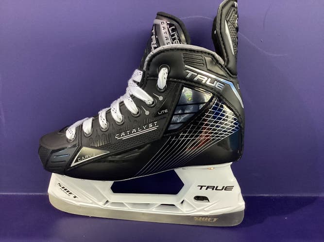 Black True Catalyst Lite Hockey Skates Regular Width Size 3 (New)