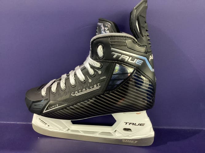Black True Catalyst Arc Hockey Skates Regular Width 6.5 (New)