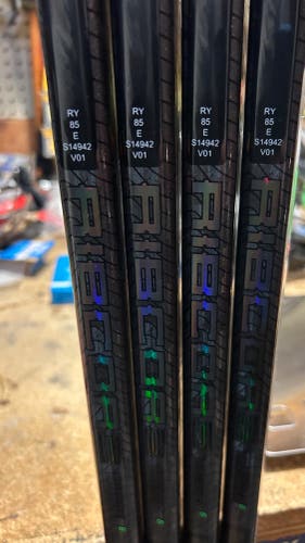 NEW (4) RH Senior CCM JetSpeed FT6 Pro Right Hand Hockey Sticks P88 85 Flex Pro Stock (New)